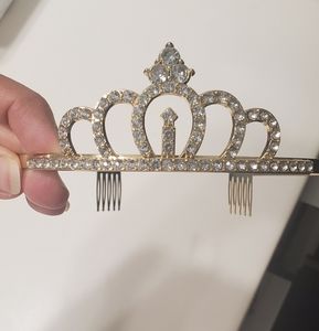 👸Gold gorgeous Tiara worn once👑